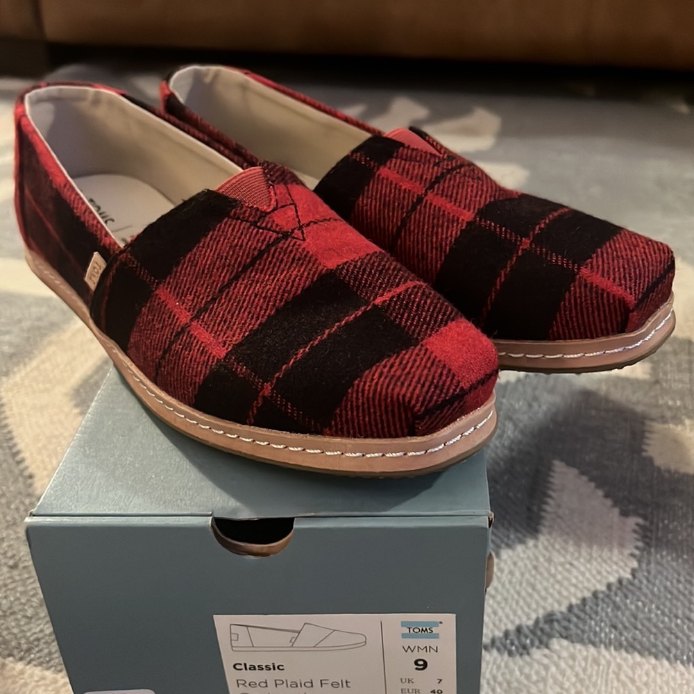 TOMS classic slip ons - Picture 9 of 9